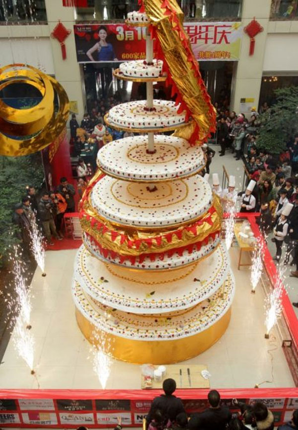Nig24News - World's Biggest Cake? | Facebook